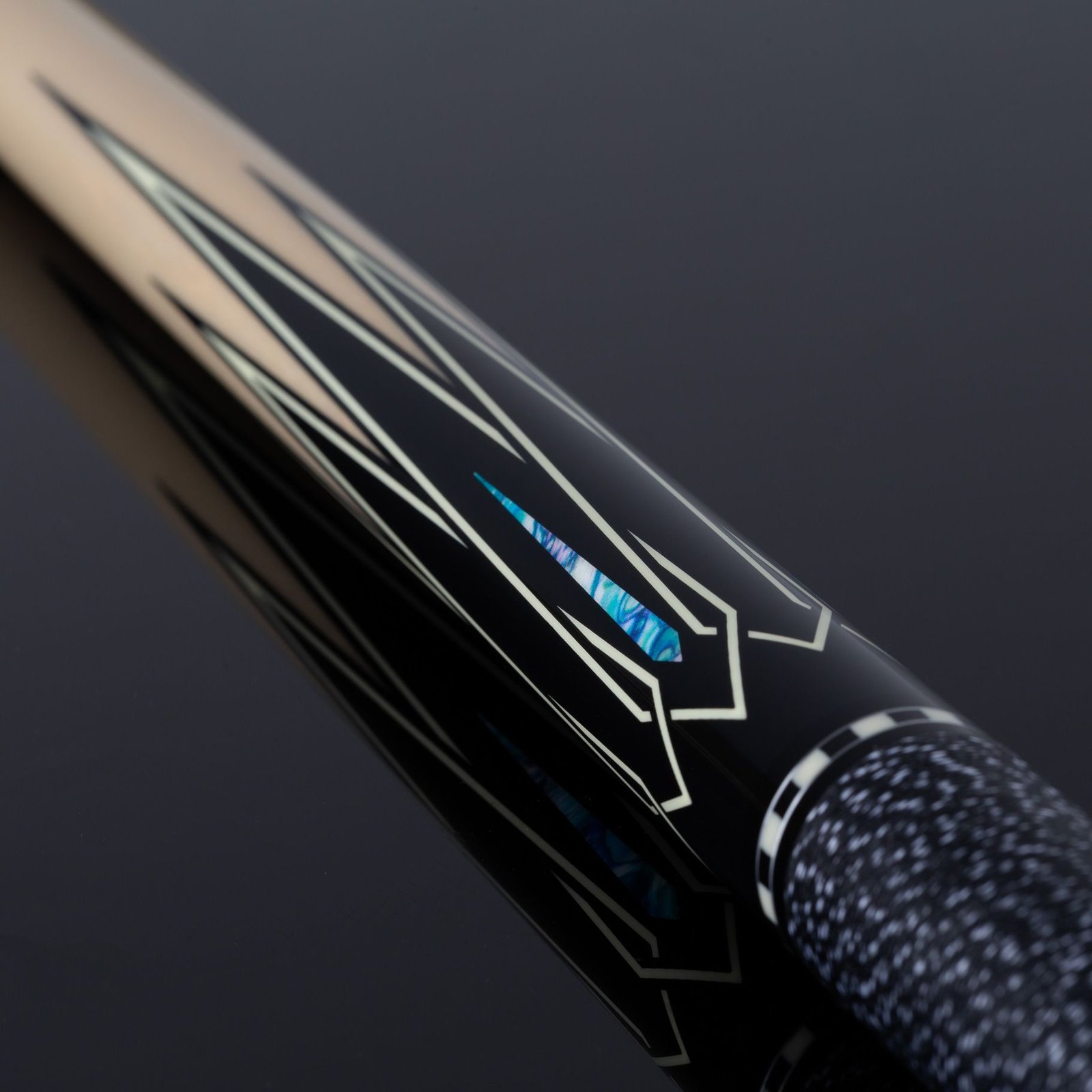 Griffin GR26 Pool Cue – Maple with Black & White Overlay Points - Image 6