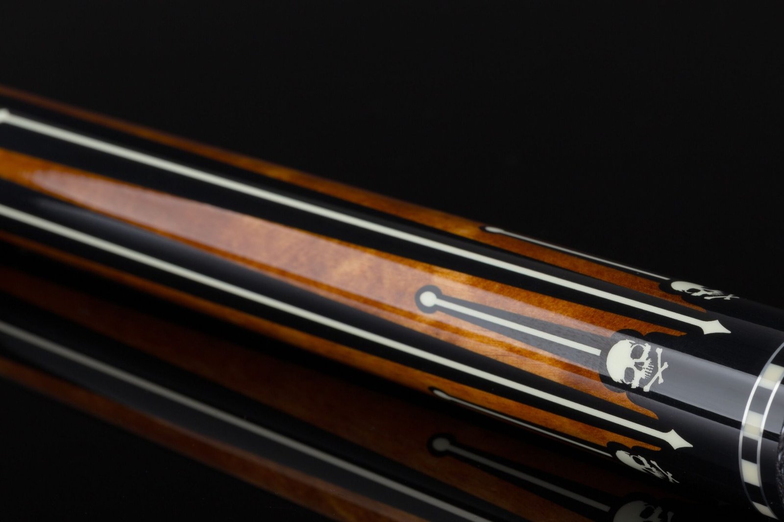 Griffin GR30 Pool Cue – Black with Silver & Red Point Design - Image 3