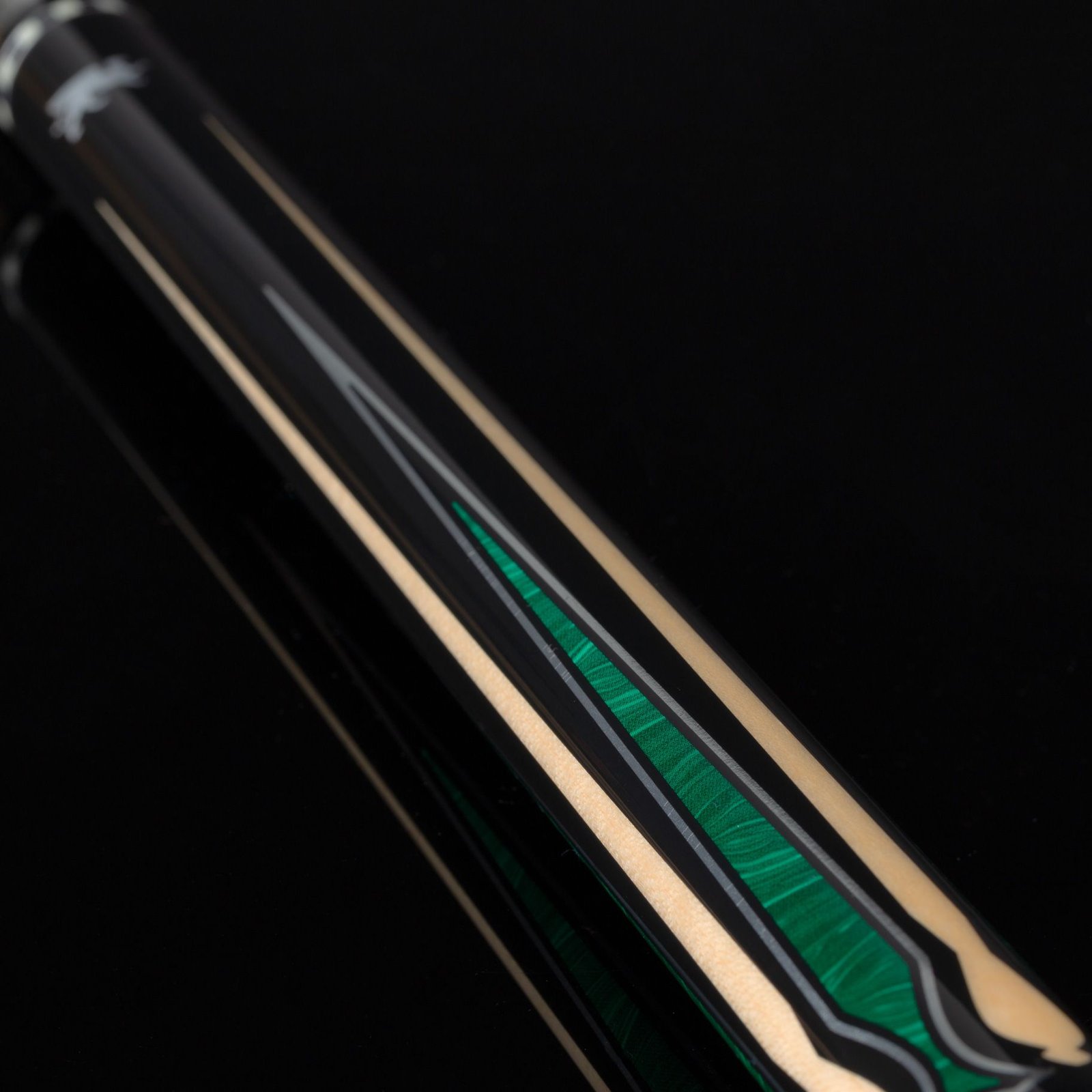 Griffin GR46 Pool Cue Black with Maple & Green Reflective Points - Image 2