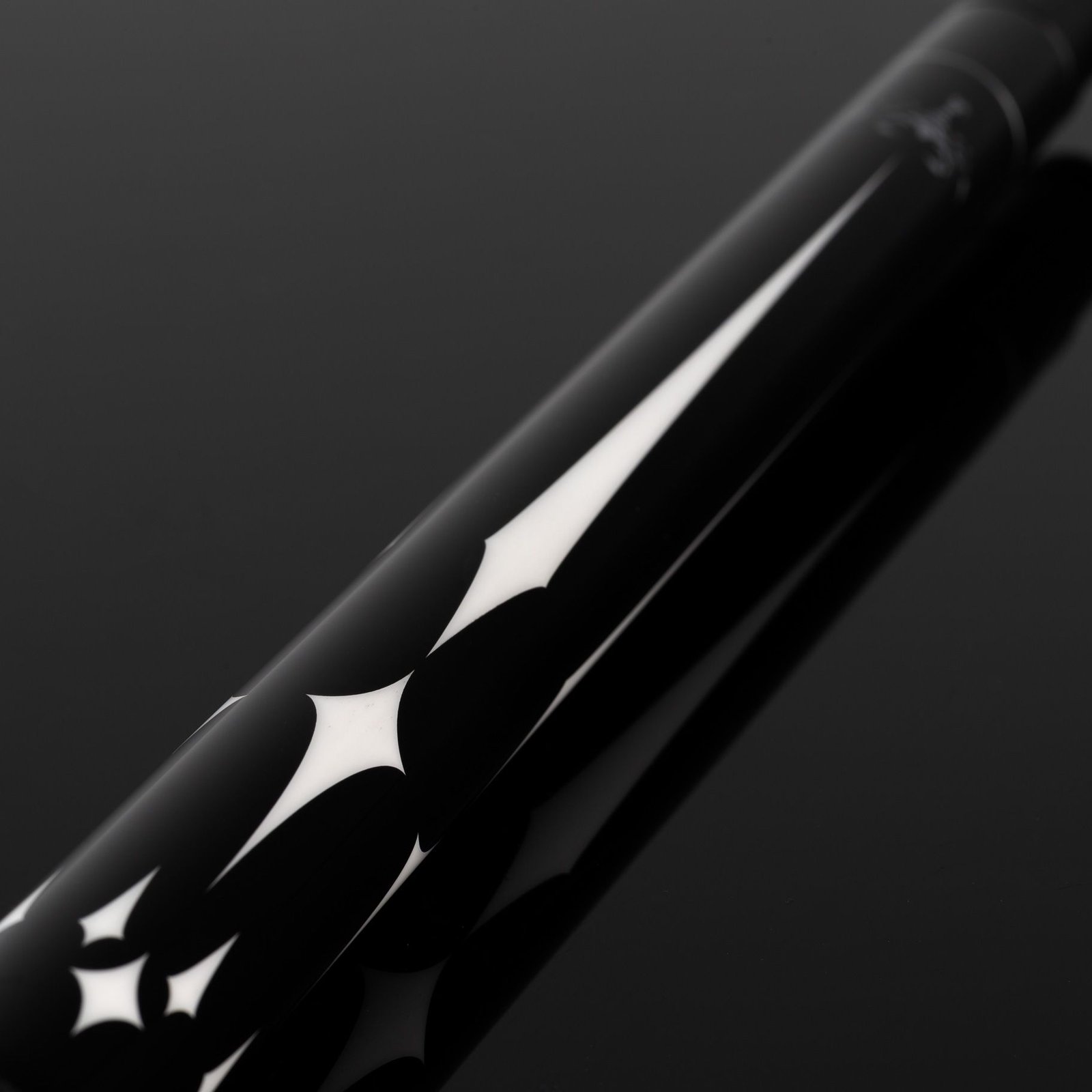 Scorpion SW11 Cue Black & White Diamond Pool Cue 12 mm Aculeus Tip - Image 5