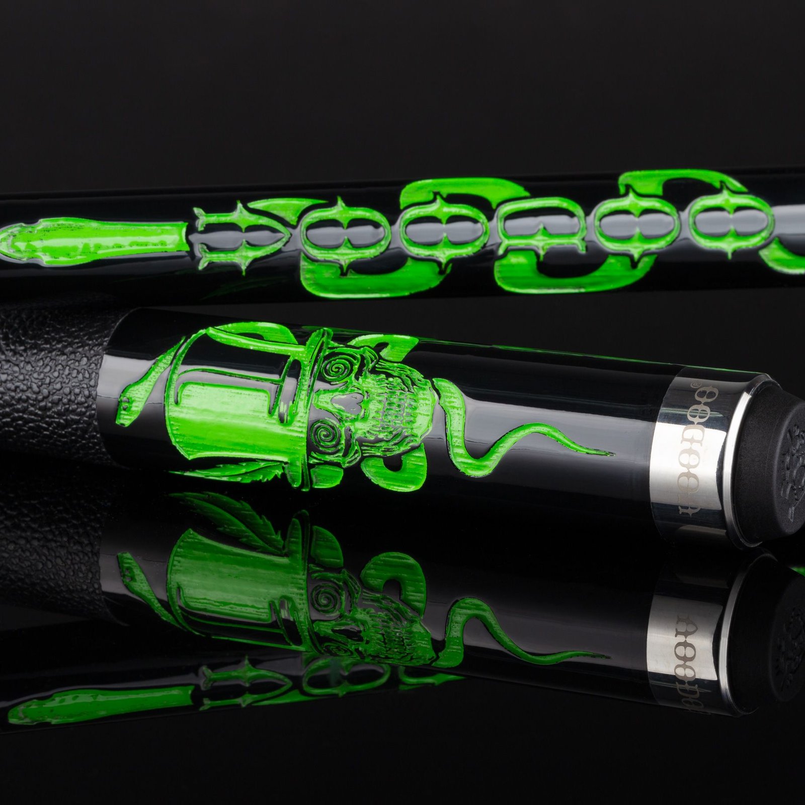 Voodoo VOD44 Cue – Black & Green Skull Design - Image 6